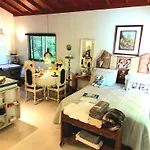 Casa na montanha com vista para o mar