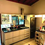 Casa na montanha com vista para o mar